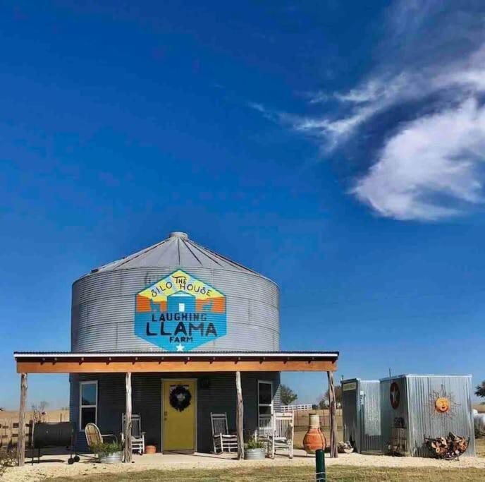 Silo House At Laughing Llama Farm Troy Luaran gambar